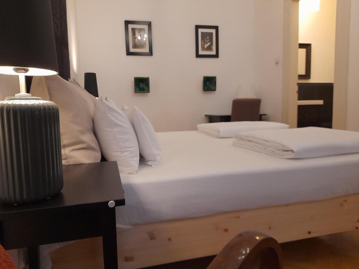 Apartment 3 Bedrooms Suite, 2 Bathrooms, Balcony At Opera Budapest