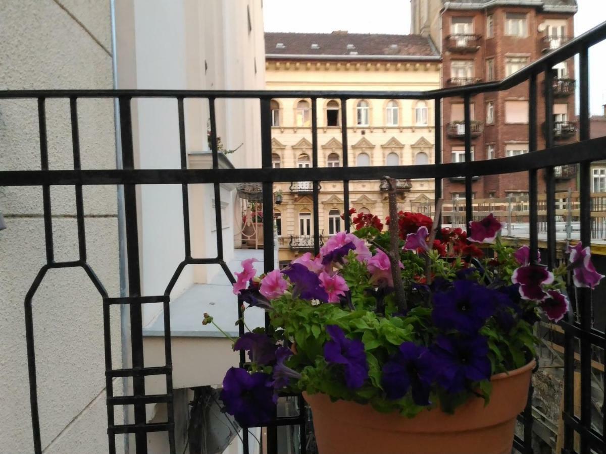 3 Bedrooms Suite, 2 Bathrooms, Balcony At Opera
